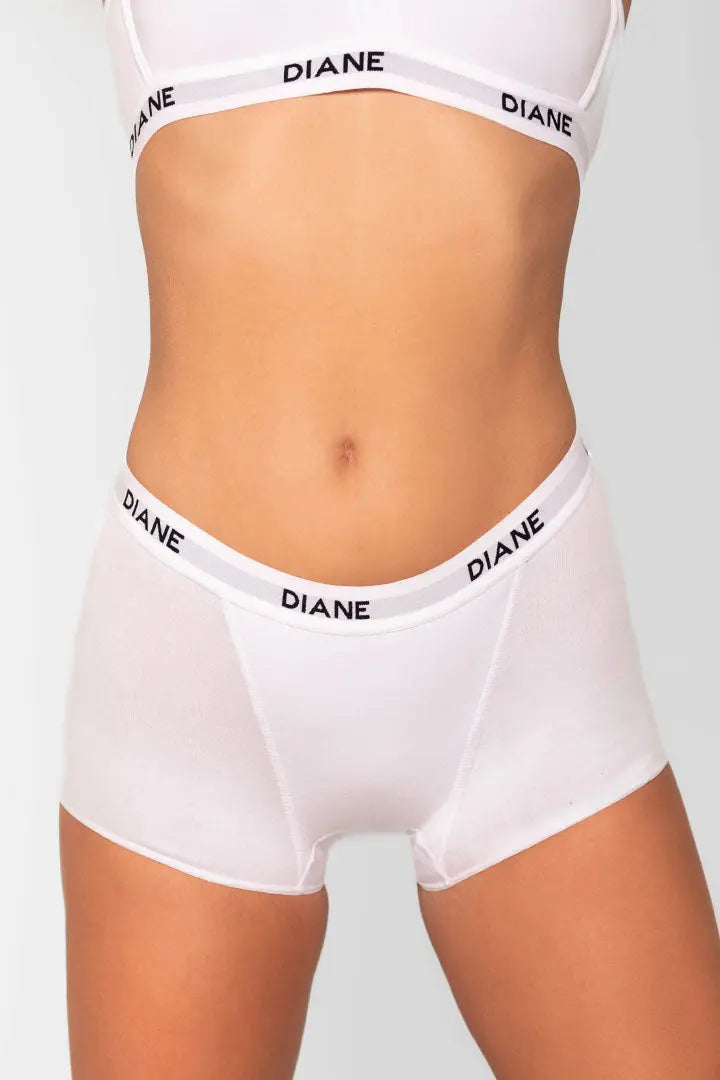 Detalle del algodón peinado y ajuste del panty bóxer Diane & Geordi - color blanco plano americano