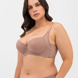 Vista lateral del brasier con aletas que cubren el pliegue axilar, color caramelo oscuro talla grande