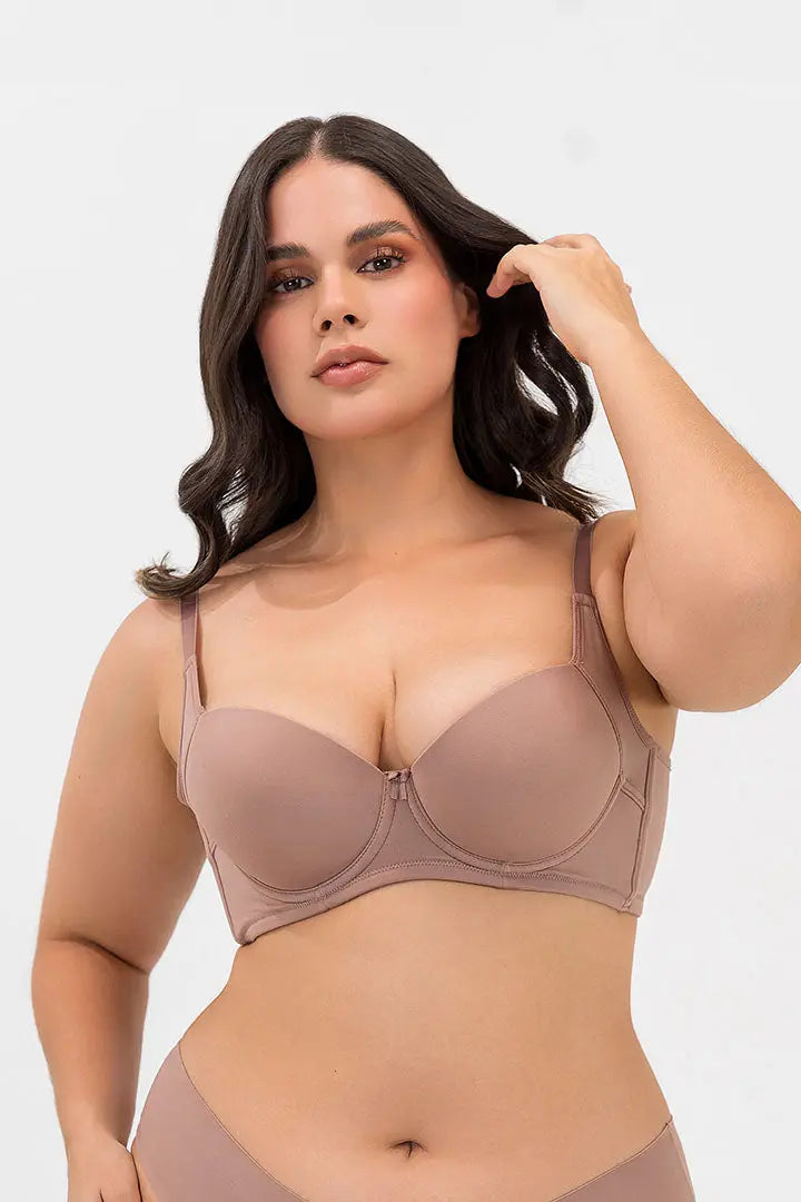 Vista lateral del brasier con aletas que cubren el pliegue axilar, color caramelo oscuro talla grande