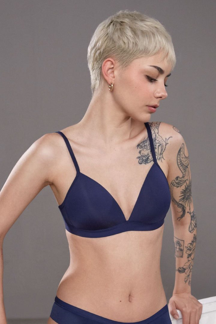 Brasier copa triangular Diane Chic con copas lisas y cargaderas ajustables, referencia 091074, color azul oscuro