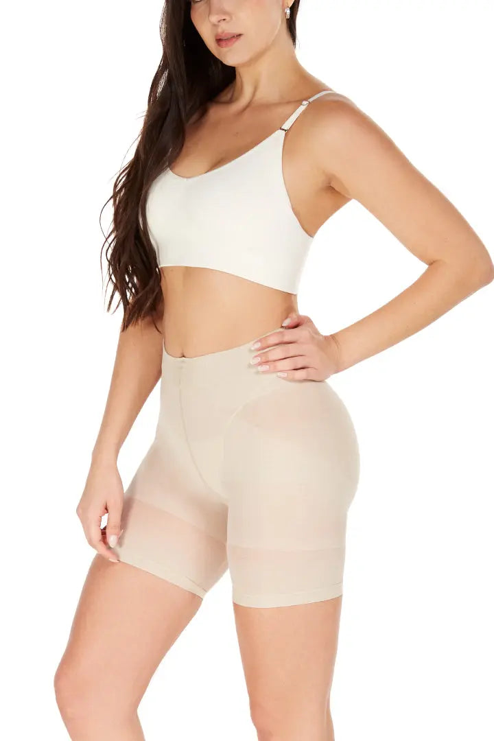Short moldeador levanta glúteos SoftControl Diane & Geordi, color piel de lado