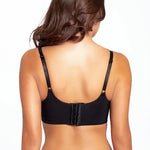 Modelo usando brasier Diane en microfibra de lujo