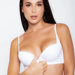 Vista lateral del brasier con aletas que cubren el pliegue axilar, color blanco