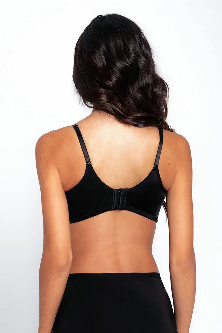 Vista lateral del brasier con aletas que cubren el pliegue axilar, color azul oscuro