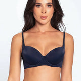 Vista lateral del brasier con aletas que cubren el pliegue axilar, color azul oscuro