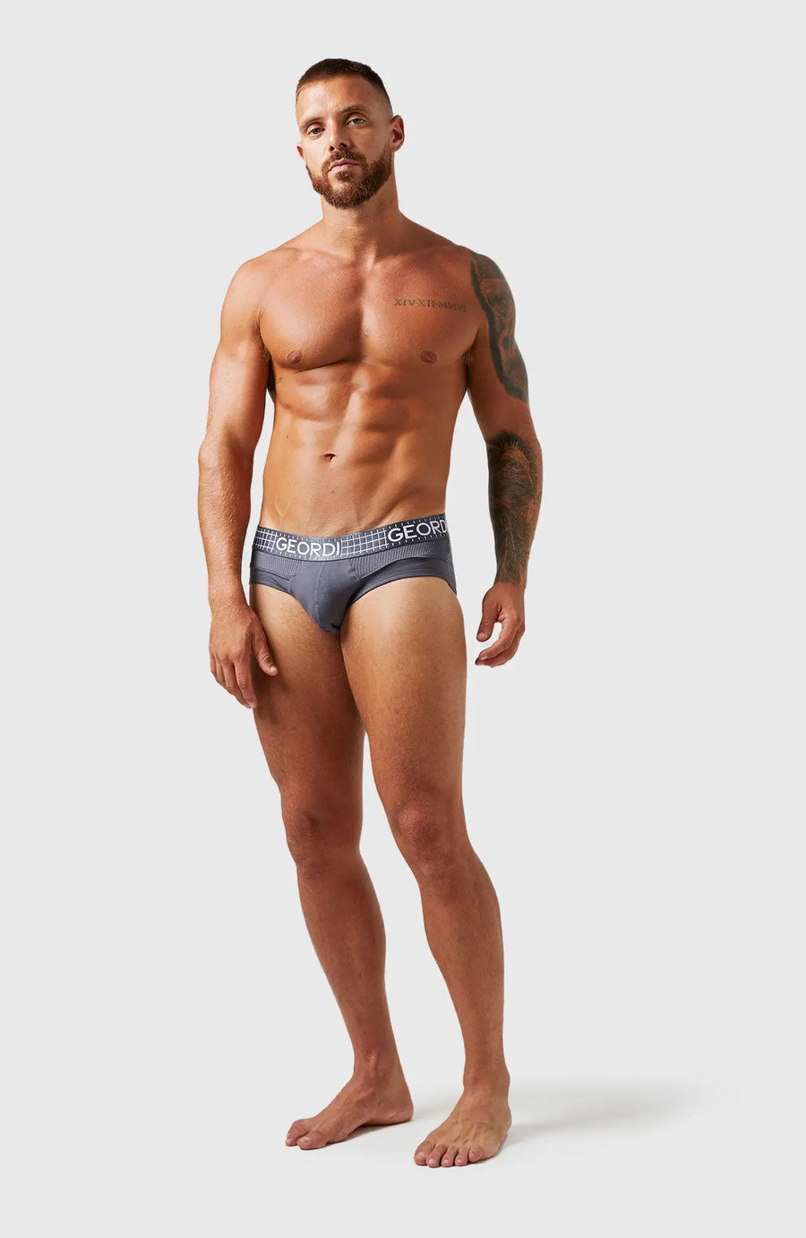 Brief masculino en algodón peinado con elástico contramarcado. Color gris