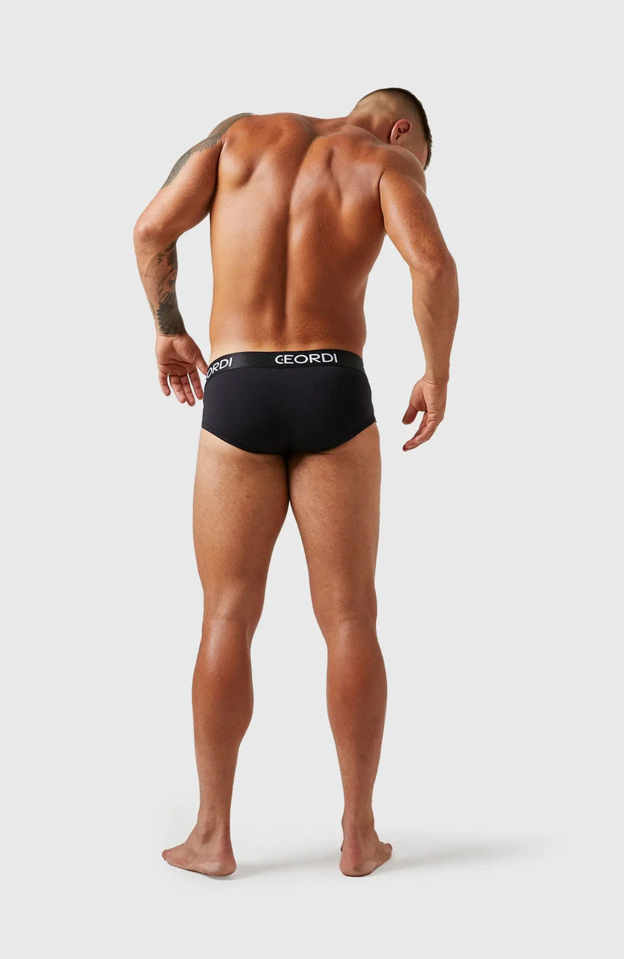 Brief masculino en algodón peinado con elástico contramarcado. Color negro