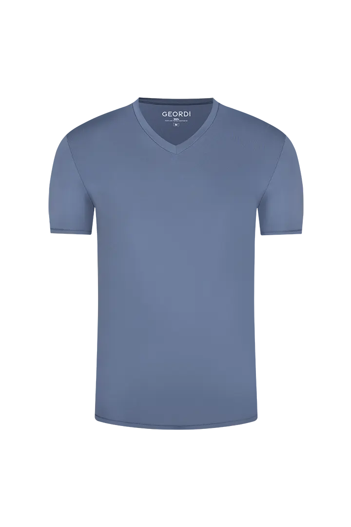Camiseta cuello V hombre microfibra. Color azul true