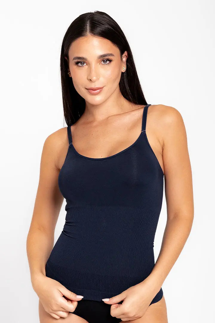 Camisilla seamless de microfibra con tirantes ajustables, color azul oscuro - modelo de frente 