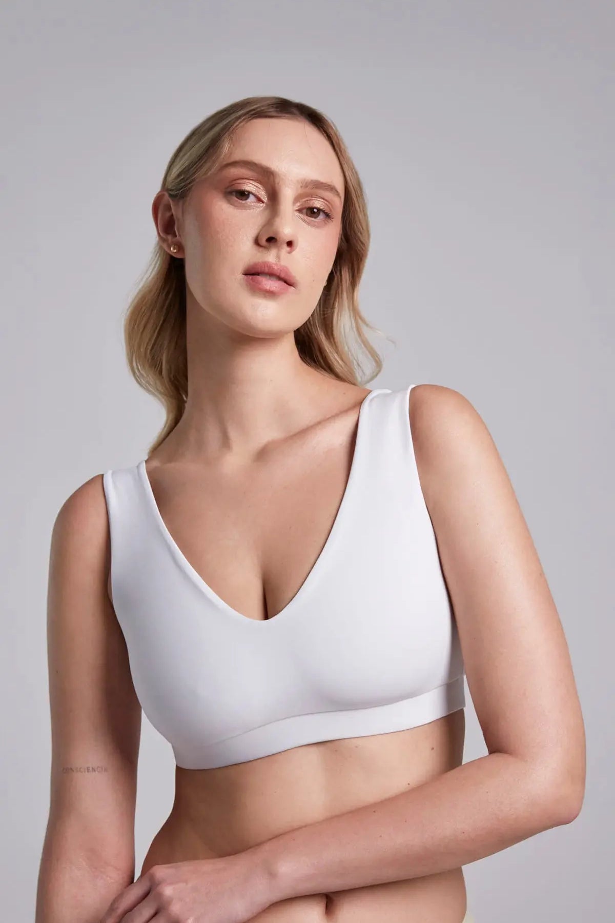 Brasier Diane sin copas – detalle del encaje en espalda, color blanco