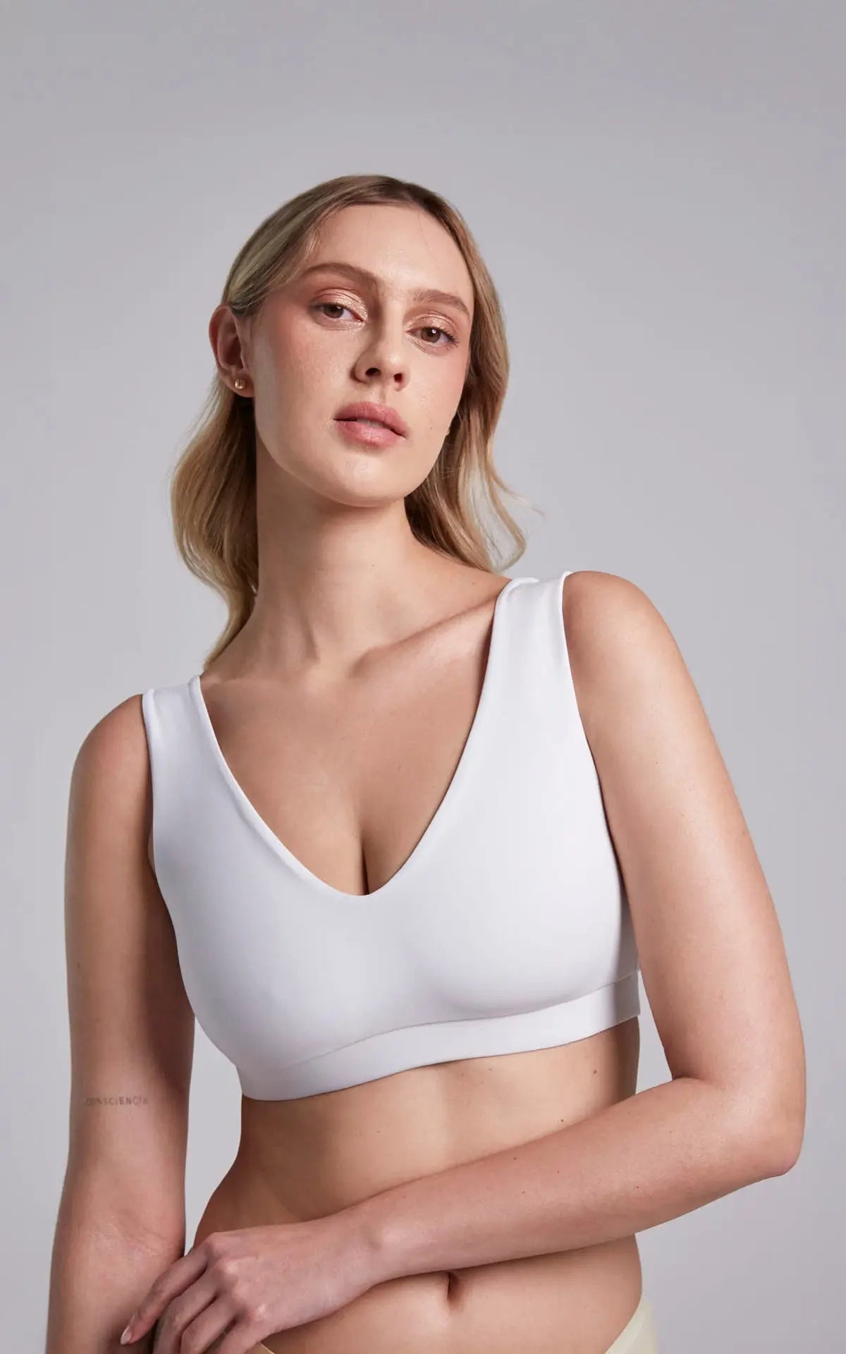 Brasier Diane sin copas – detalle del encaje en espalda, color blanco