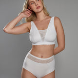 Brasier, bra de mastectomí­a Diane & Geordi en encaje blanco, diseñado para brindar comodidad y soporte diario.