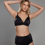 Panty clásico Diane & Geordi en color negro vainilla, pierna invisible, levanta cola y control suave en abdomen.