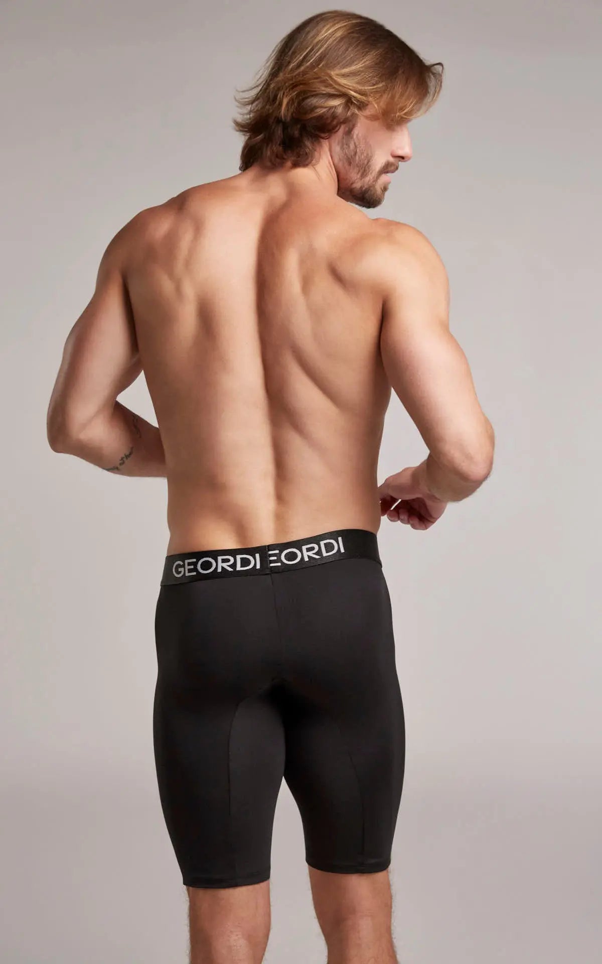 Detalle del elástico contramarcado tono a tono