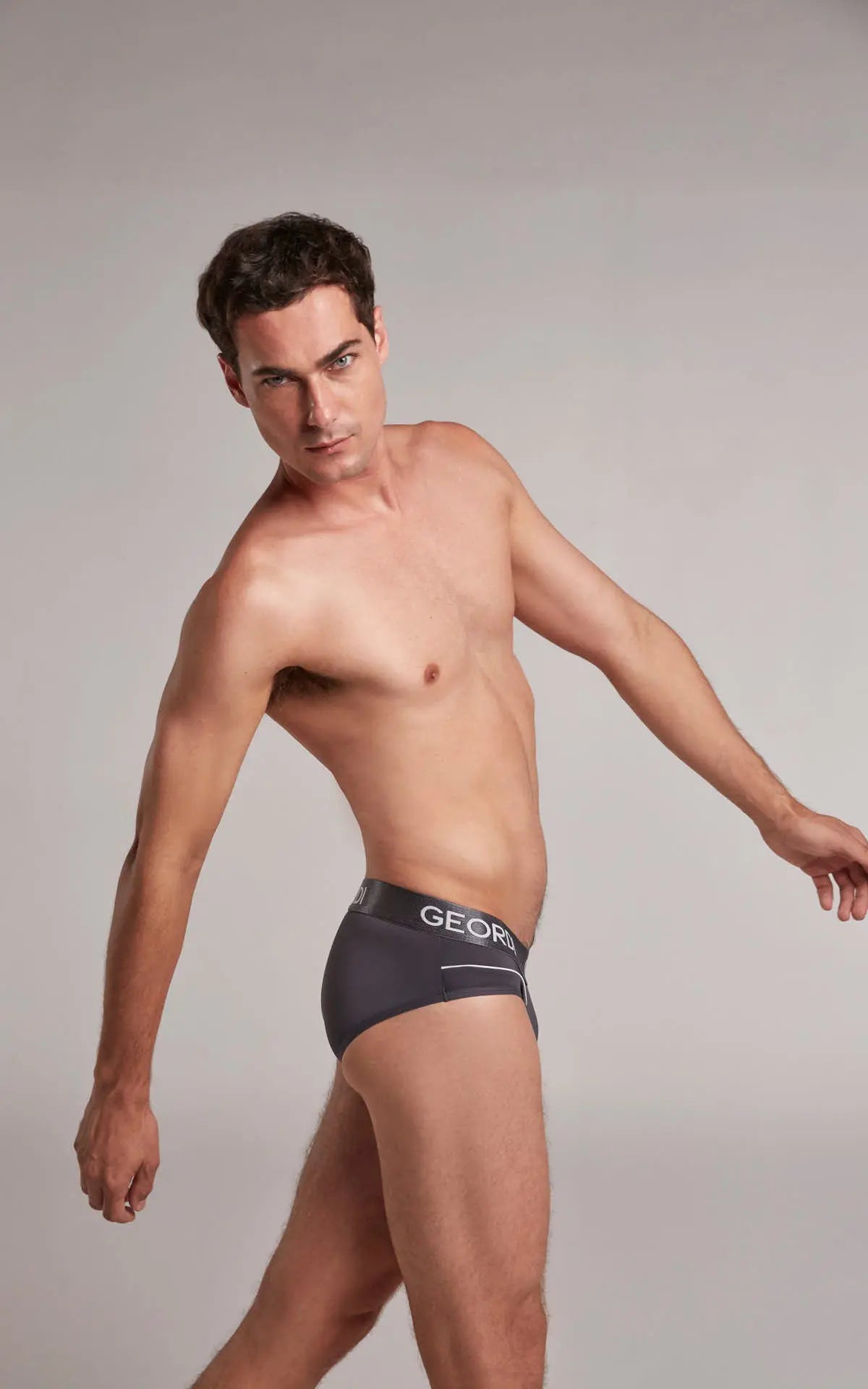 Brief (GG05B8) Diane & Geordi Colombia