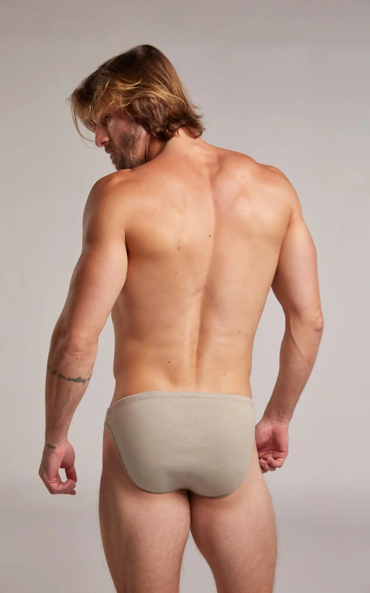 Tanga (2164) Diane & Geordi Colombia