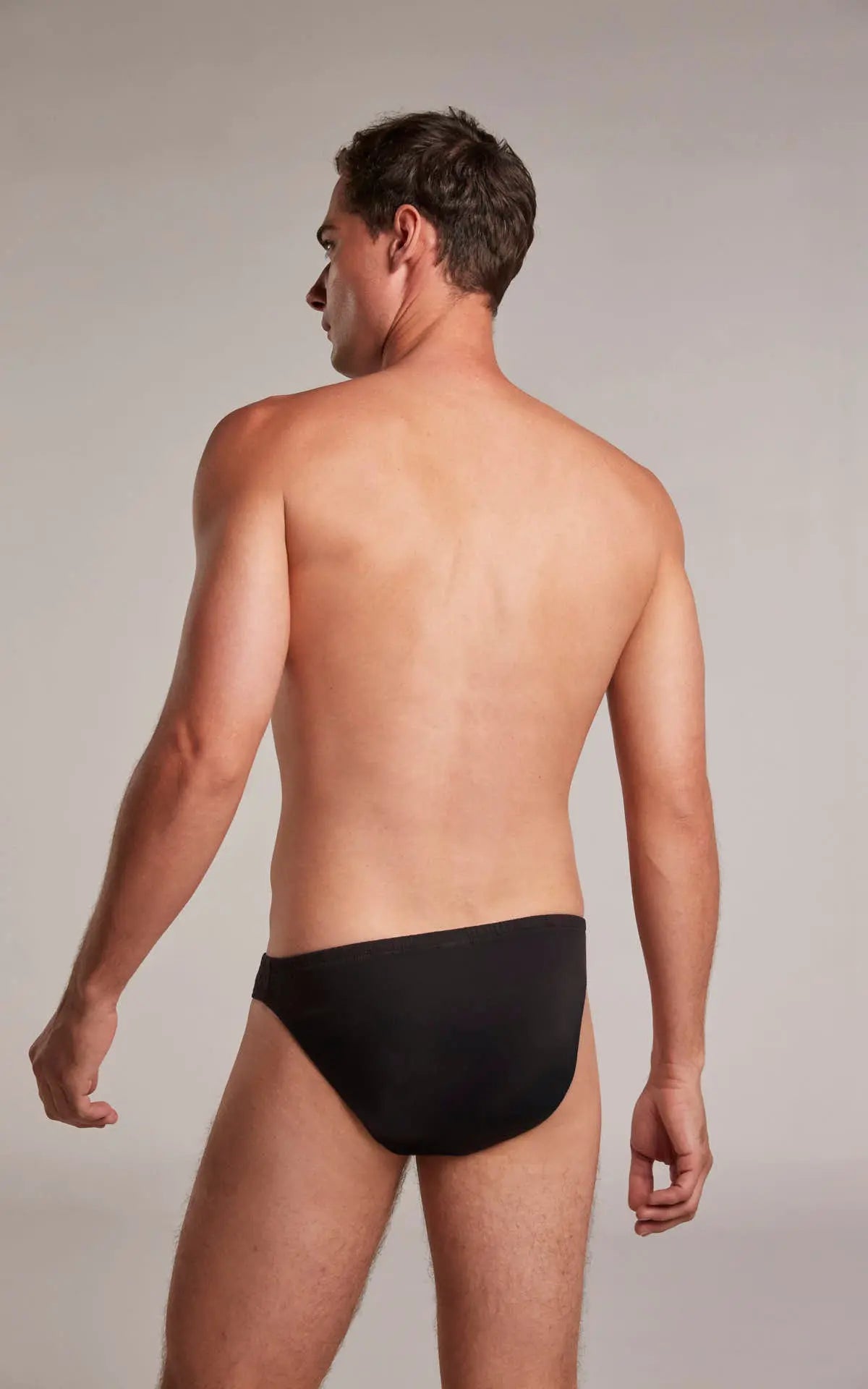 Tanga (2164) Diane & Geordi Colombia