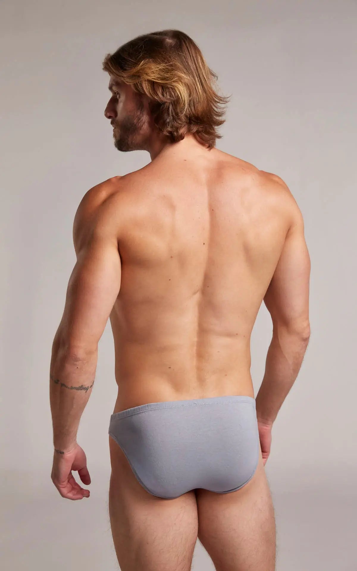 Tanga (2164) Diane & Geordi Colombia