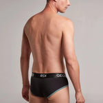 Brief (5178) Diane & Geordi Colombia