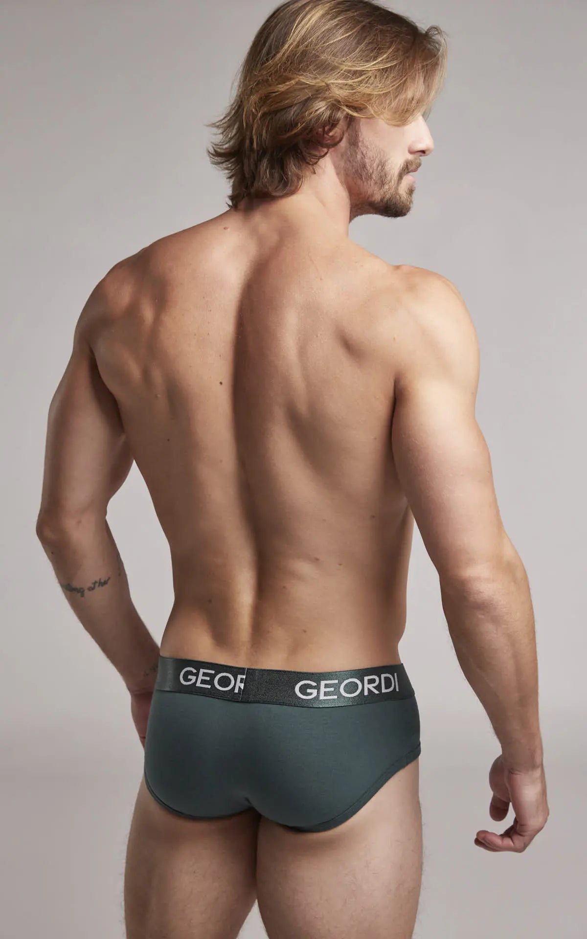 Brief (GG03L6) Diane & Geordi Colombia