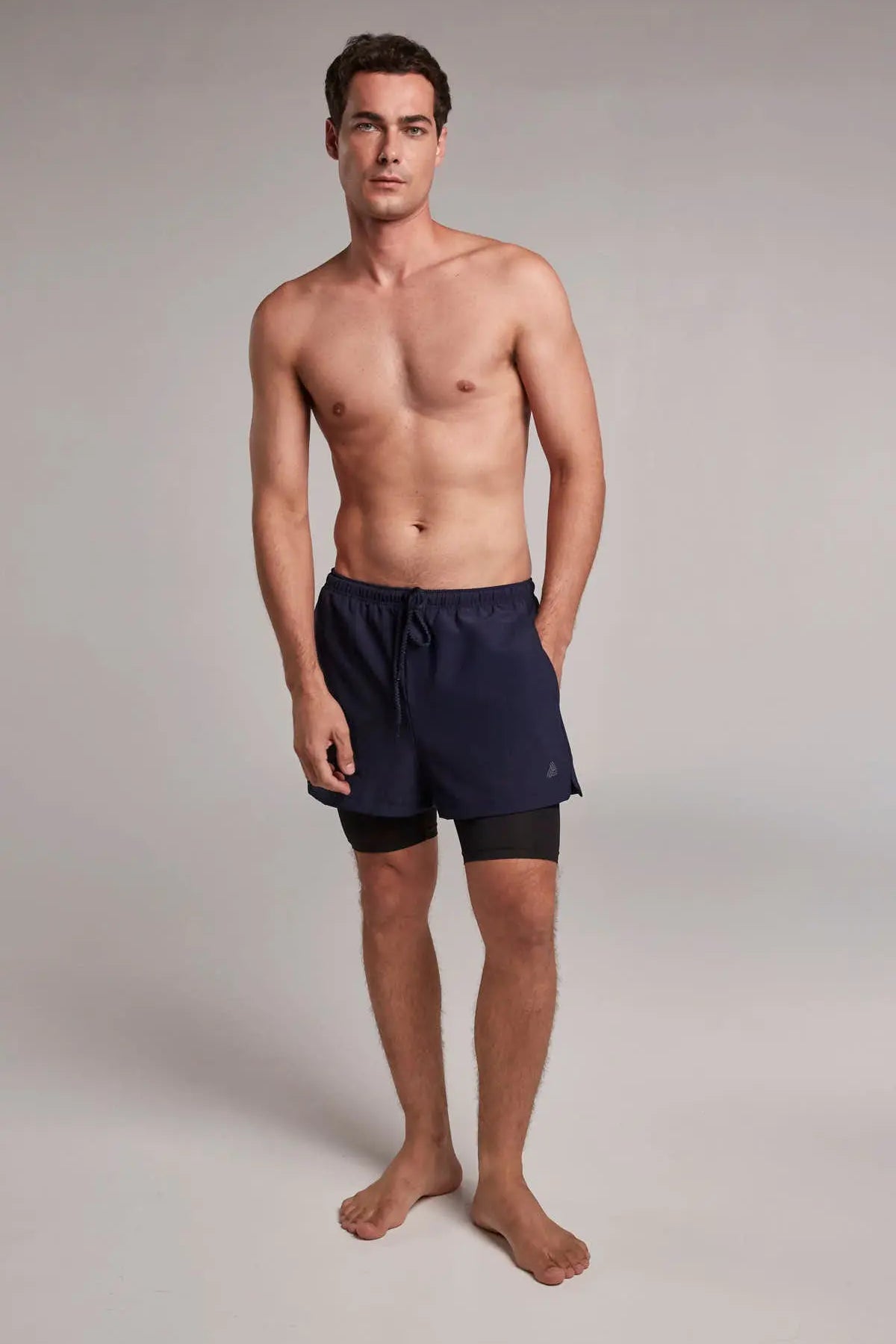 pantaloneta deportivo con bóxer interno para hombre de frente