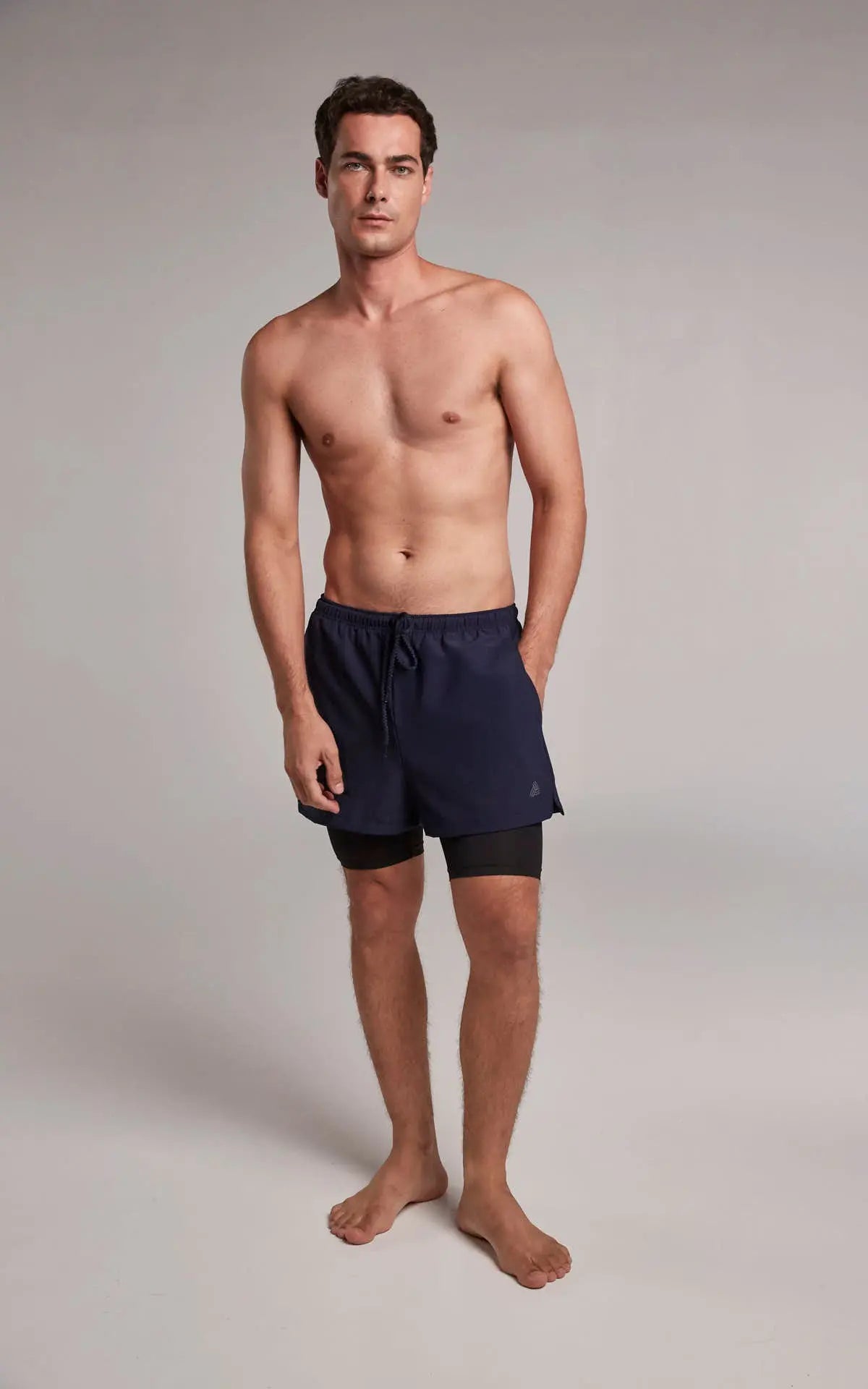 pantaloneta deportivo con bóxer interno para hombre de frente