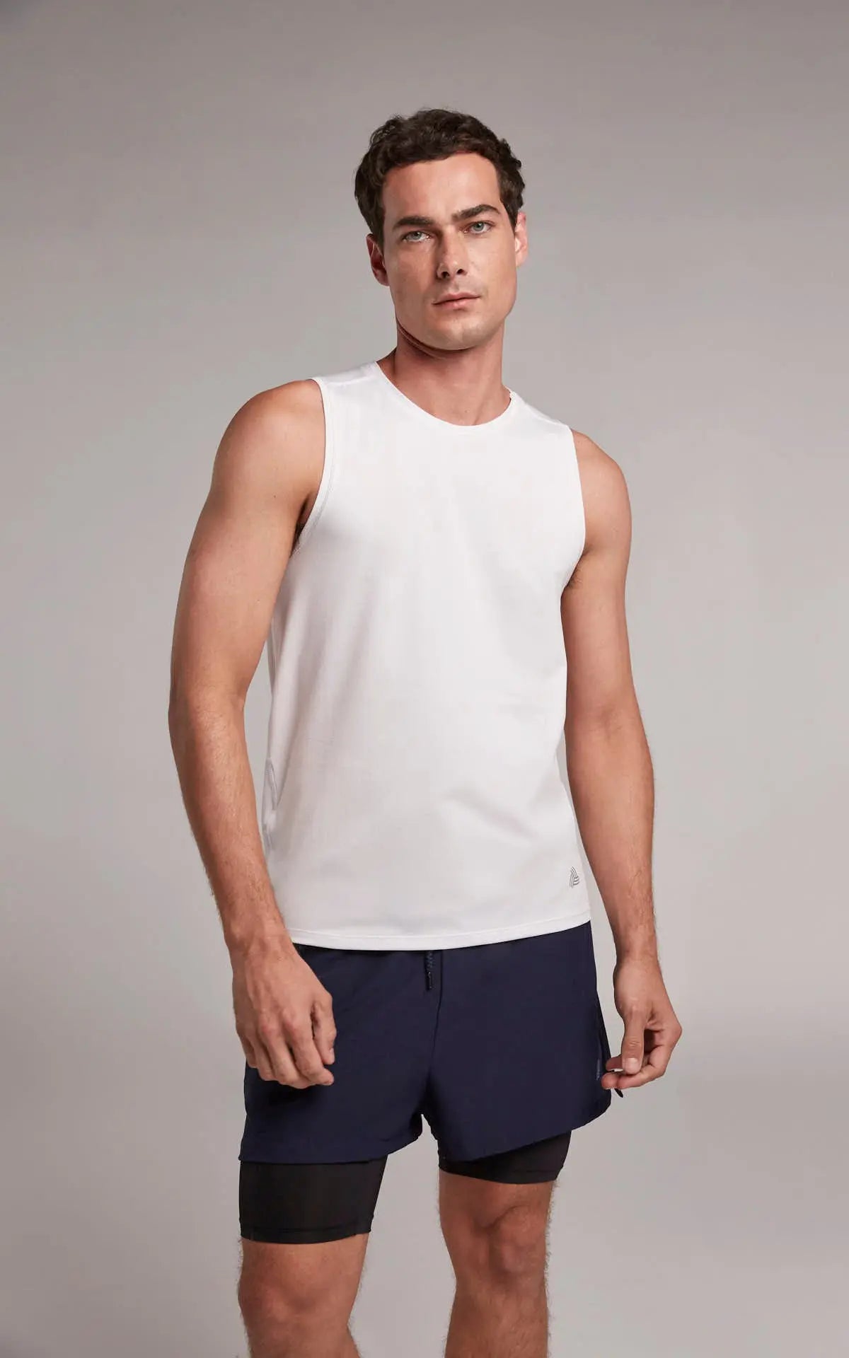 Camiseta deportiva cuello redondo para mujer en malla blanca