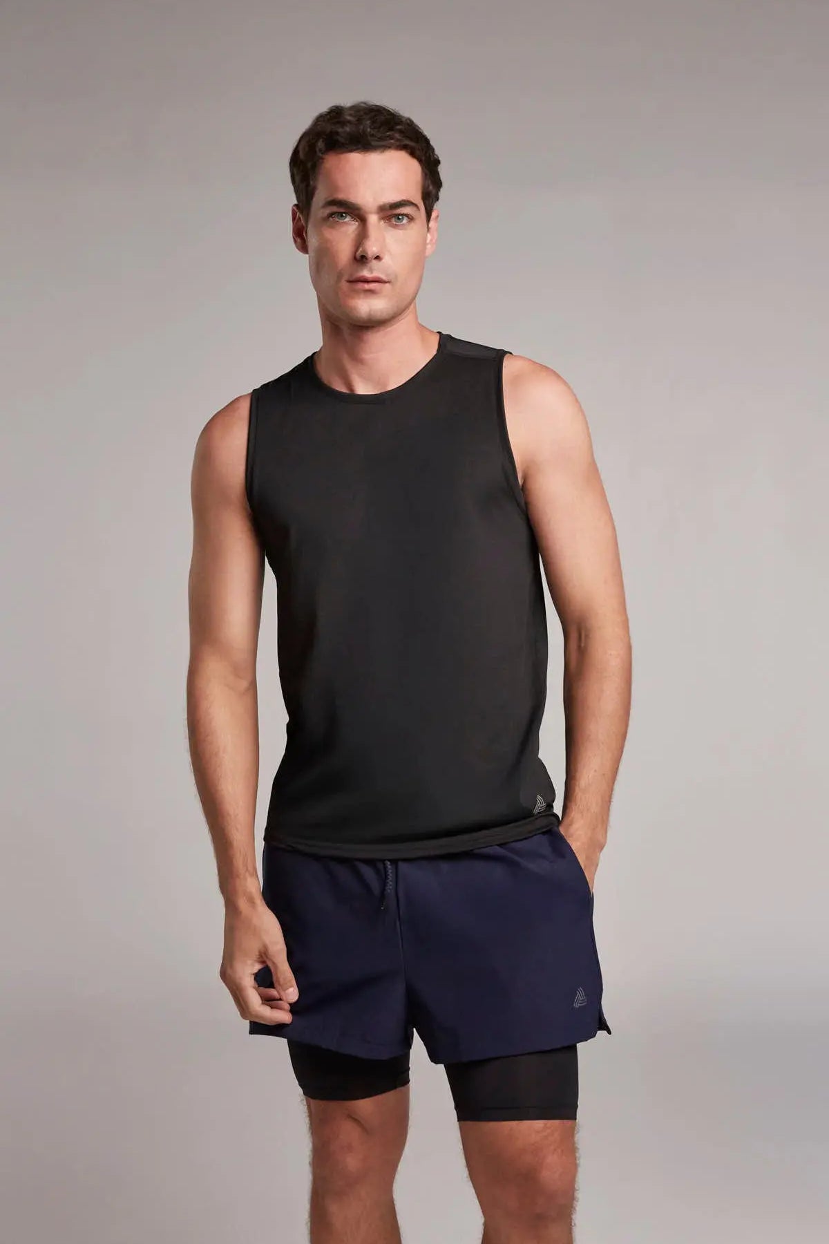 Camiseta deportiva cuello redondo para mujer en malla negra