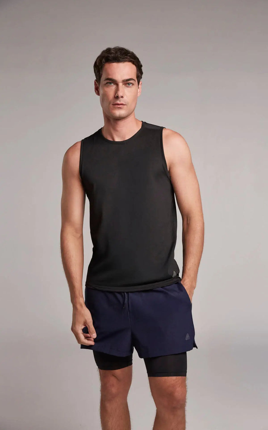 Camiseta deportiva cuello redondo para mujer en malla negra