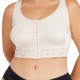 Mujer usando brasier moldeador PowerControl con cierre frontal y corrector de postura Diane & Geordi