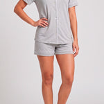 Pijama corta para dama con camisa cuello camisero y short con sesgos al contraste. de frente 