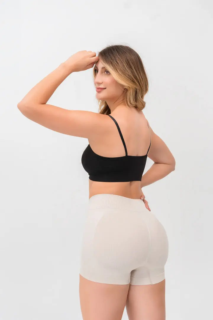 Panty seamless sin costuras tipo mini short de tiro alto - colro piel de espalda