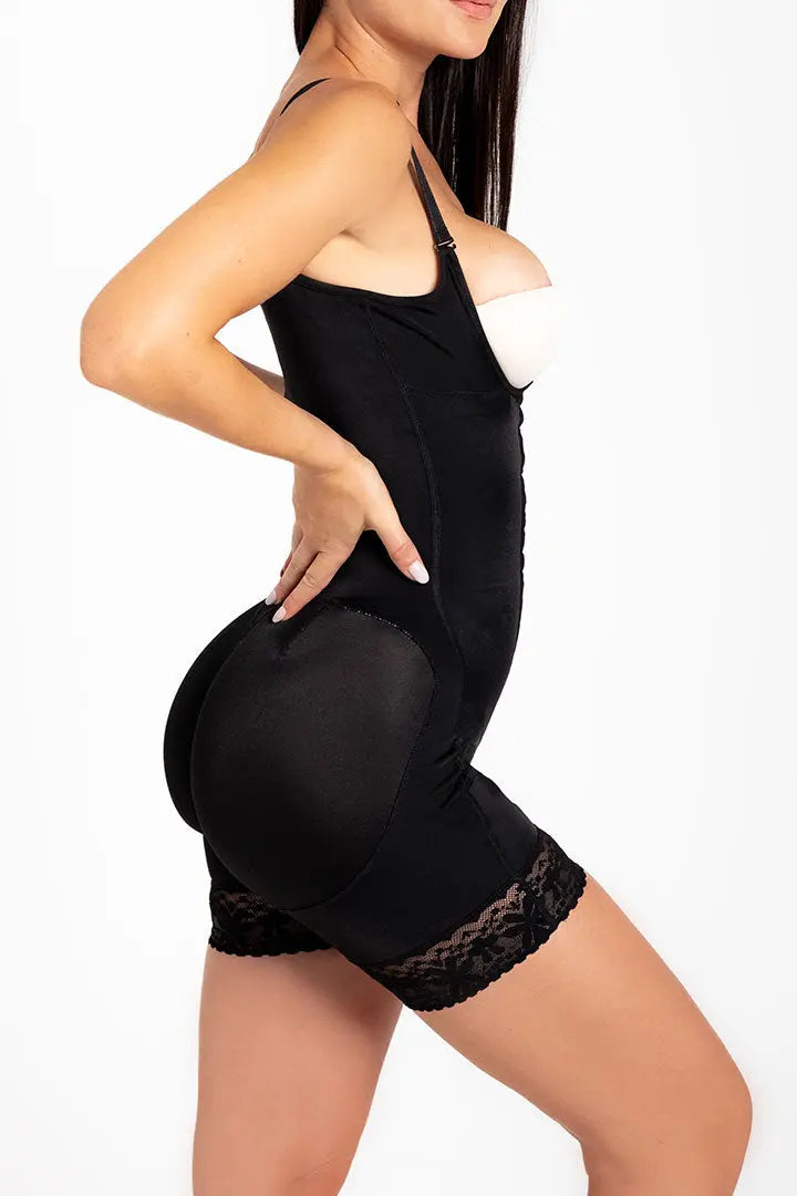 Faja moldeadora corta con senos libres y compresión alta Diane&Geordi, color negro, plano lateral