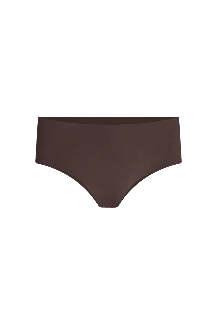 Panty hipster invisible sin costuras en microfibra premium color cafe oscuro