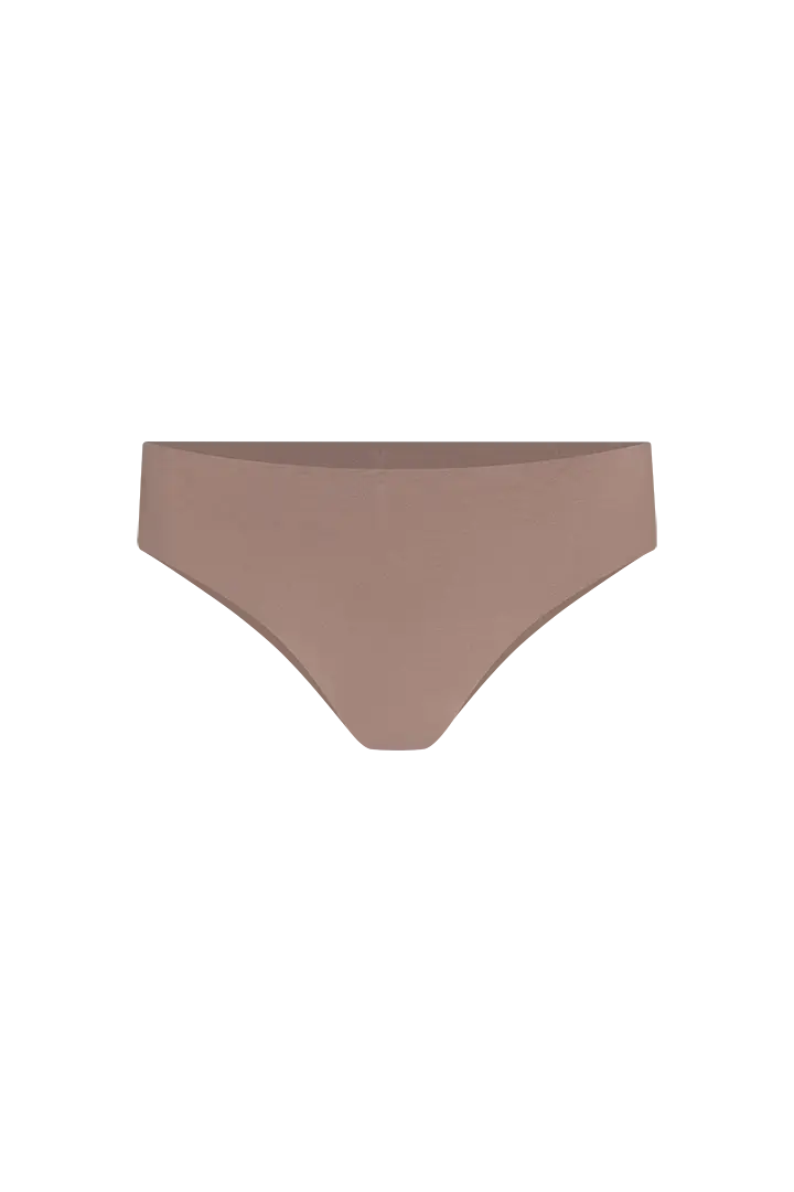 Panty hipster invisible sin costuras en microfibra premium color cafe