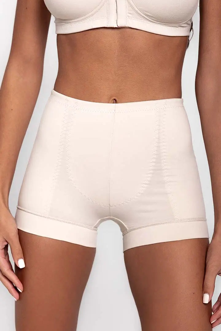 Panty bóxer alto cubrimiento Diane & Geordi, color piel de frente