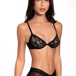 Panty cachetero con encaje floral y elástico en cintura