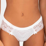 Panty cachetero en tul y encaje floral – Diane & Geordi, color blanco de frente plano detalle