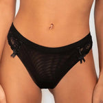 Panty brasilera en tul y encaje floral – Diane & Geordi, color negro de frente