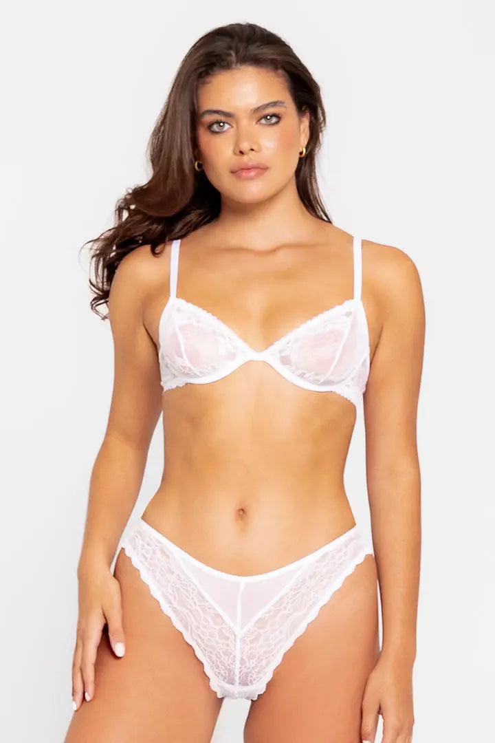 Panty brasilera Diane & Geordi en tul y encaje floral color blanco