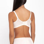 Panty cachetero invisible unicolor con efecto levanta cola – Diane & Geordi, color blanco de espalda