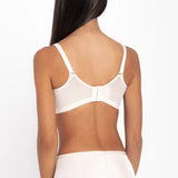 Panty cachetero invisible unicolor con efecto levanta cola – Diane & Geordi, color blanco de espalda