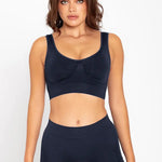 Panty bóxer seamless unicolor con control suave y cobertura extendida – Diane & Geordi, color azul oscuro plano f de frente