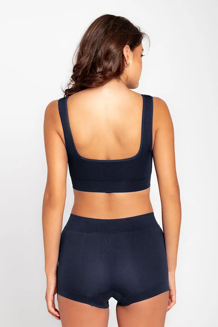 Panty bóxer seamless unicolor con control suave y cobertura extendida – Diane & Geordi, color azul oscuro plano de espaldas