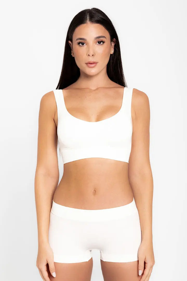 Panty bóxer seamless unicolor con control suave y cobertura extendida – Diane & Geordi, color blanco