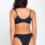 Panty tanga unicolor con laterales en encaje Diane & Geordi, color azul oscuro de espalda