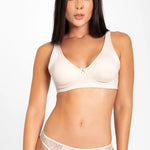 Panty tanga unicolor con laterales en encaje Diane & Geordi, color piel de frente 