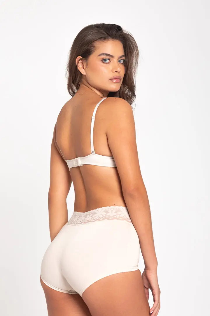 Panty alto con encaje y control en abdomen – Diane & Geordi color azul blanco de espalda