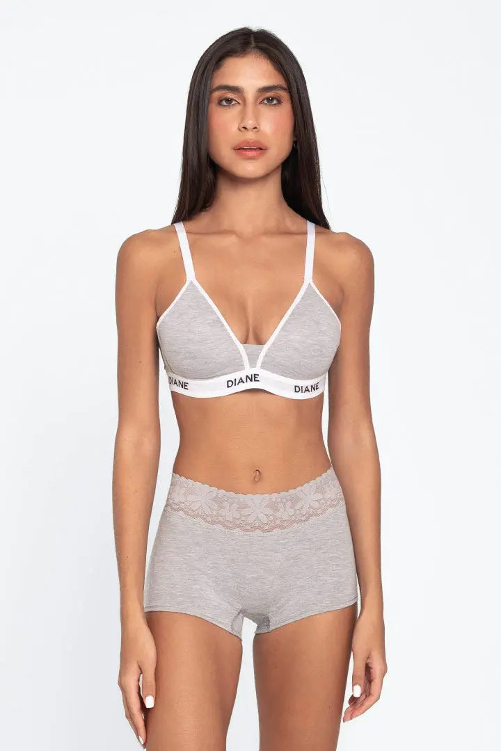 Panty alto con encaje y control en abdomen – Diane & Geordi color gris de frente detalle