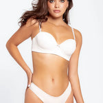 Ropa interior tipo tanga con diseño anatómico – Diane & Geordi, color blanco plano de frente 